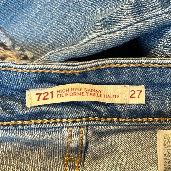 Levis Ripped Skinny Jeans - Picture 10 of 12